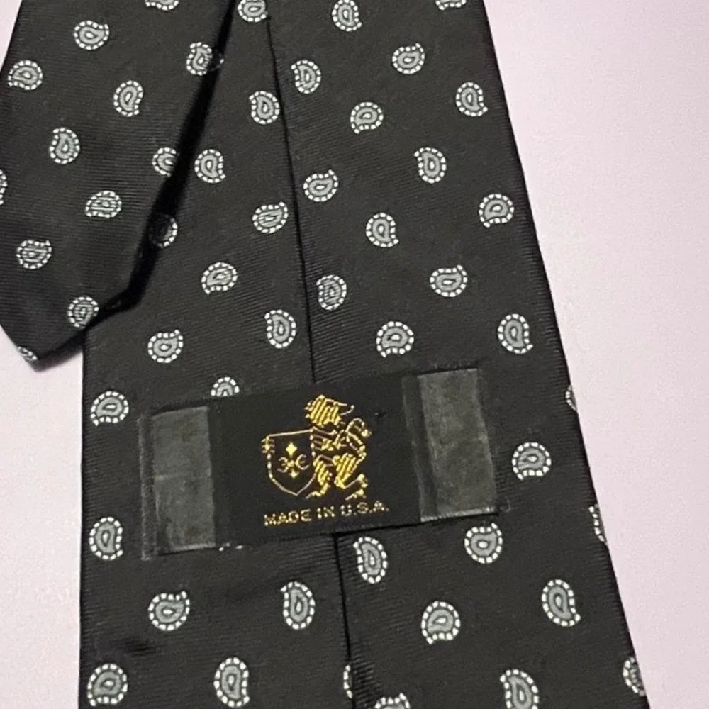 Vintage Damon Silk Tie Black Gray Paisley Crest Woven Medallion Made In USA